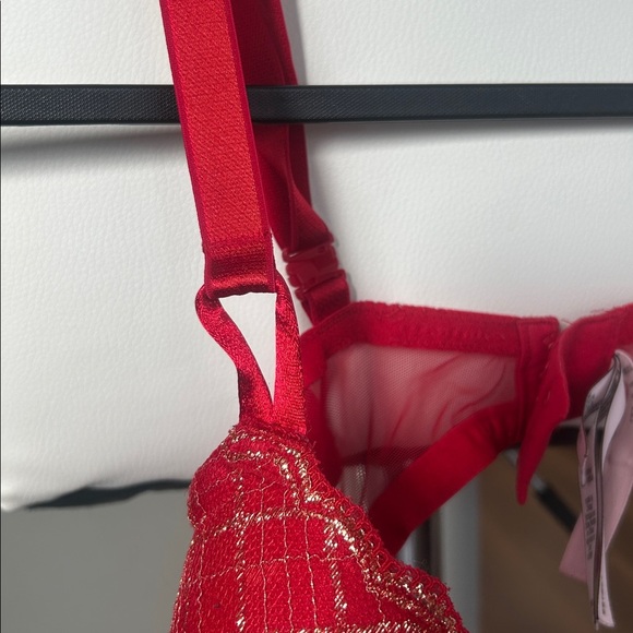 Victoria’s Secret Lined Demi Red and Gold Red Bra Size 38DDD - Picture 4 of 12